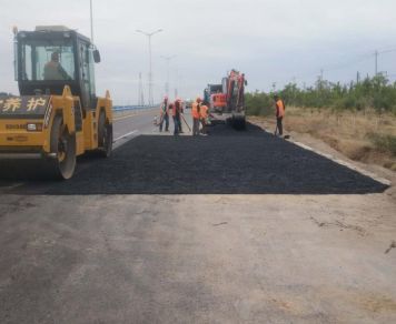 【交通動態(tài)100期】抓養(yǎng)護、保暢通、促安全-吳忠市交通運輸局開展路面病害搶修工作