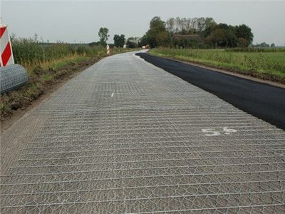 【瀝青公路反射裂縫加鋪路面加筋網(wǎng)