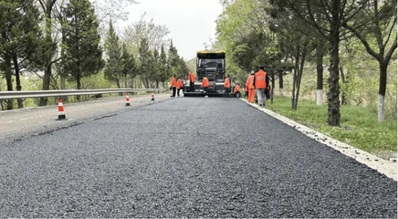 210國道宜君東湖至偏橋公路路面改造工程下面層正式開工